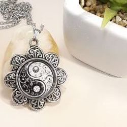  cseppletkp Jin-jang nyaklnc, mandala alapon